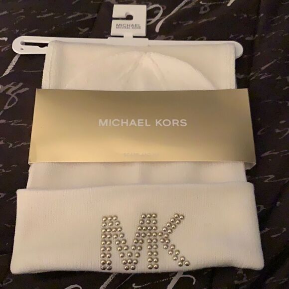 ?Michael Kors Dome Studded Scarf & Hat Set Cream
